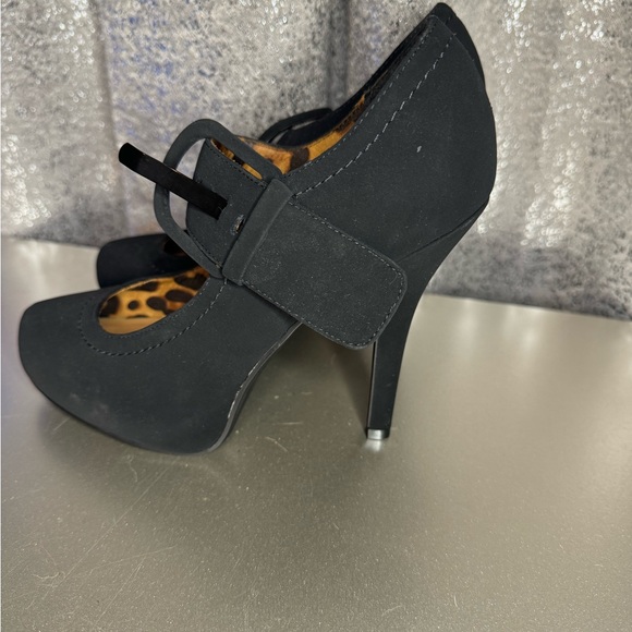 Black Heals - Size 7 - Picture 7 of 7